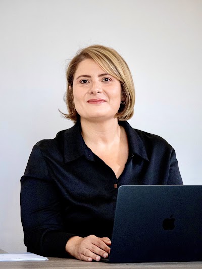 Dr Azziza